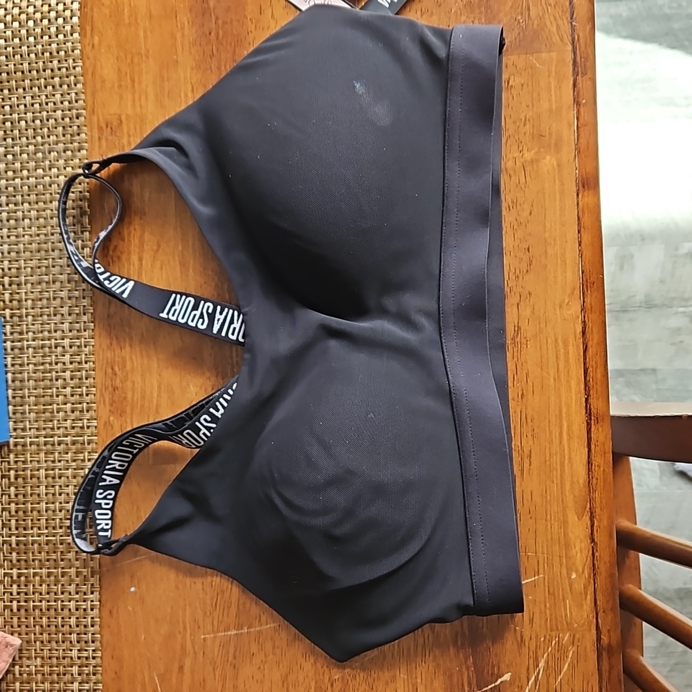 NWT VS sports bra